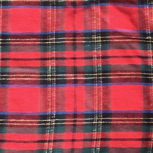 Tartan Plaid Round Tablecloth with Tasseled Runner! - Picture 4 of 11